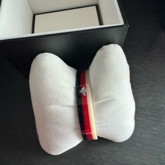 Never worn Gucci watch in pristine condition - Picture 6 of 10